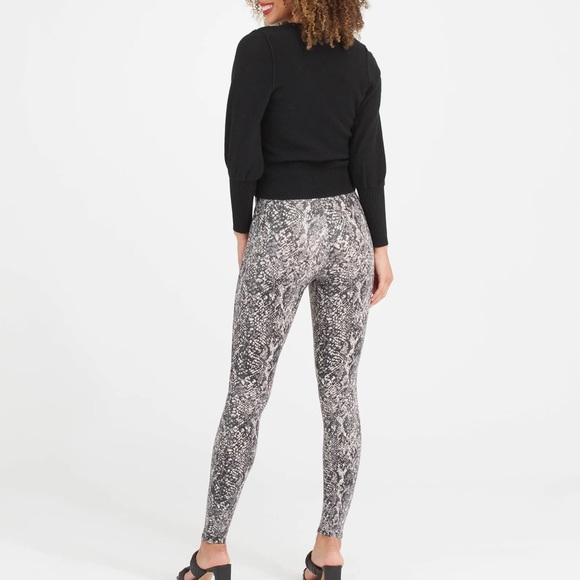 Spanx leggings snake skin pattern black gray  no seam in front leggings new - Picture 5 of 9